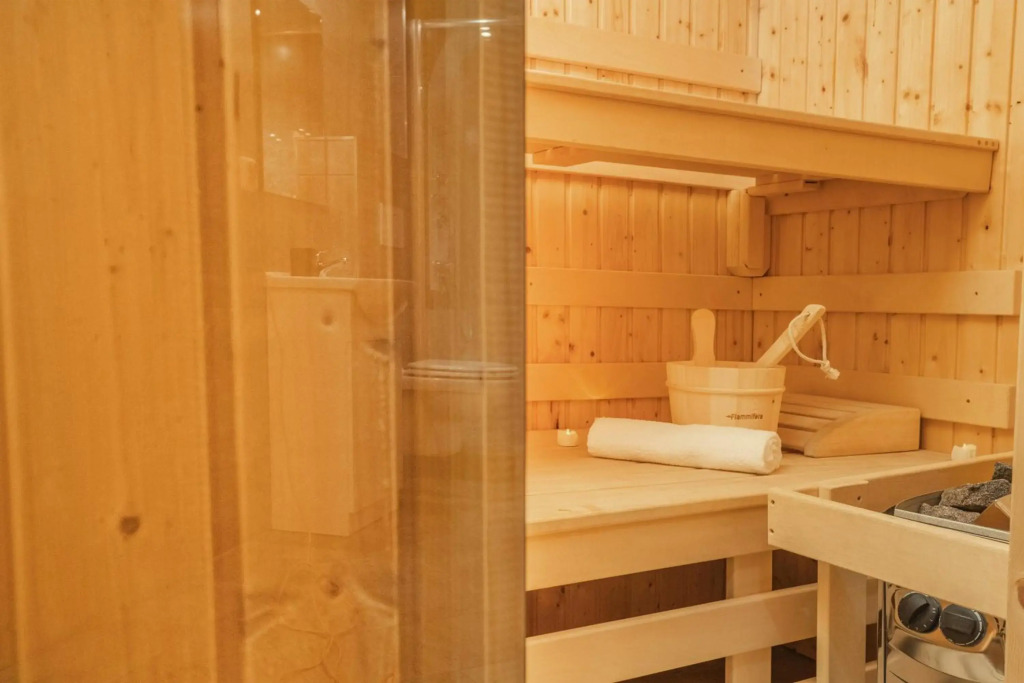 Wellness studio! Finnish sauna, Whirlpool, Gym & more!