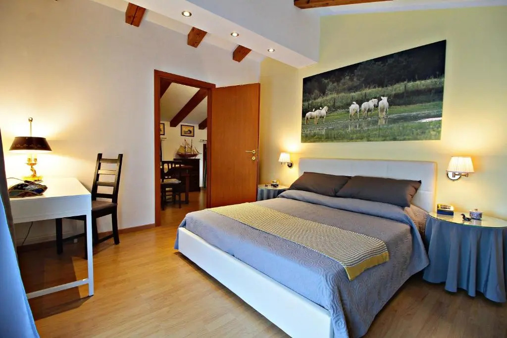 CA' LEONE - Sans Souci - Apartment in Villa with Pool
