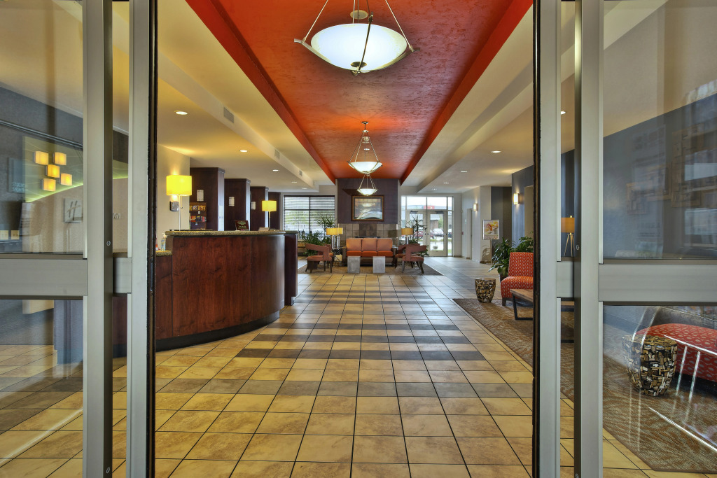 Holiday Inn & Suites Green Bay Stadium by IHG