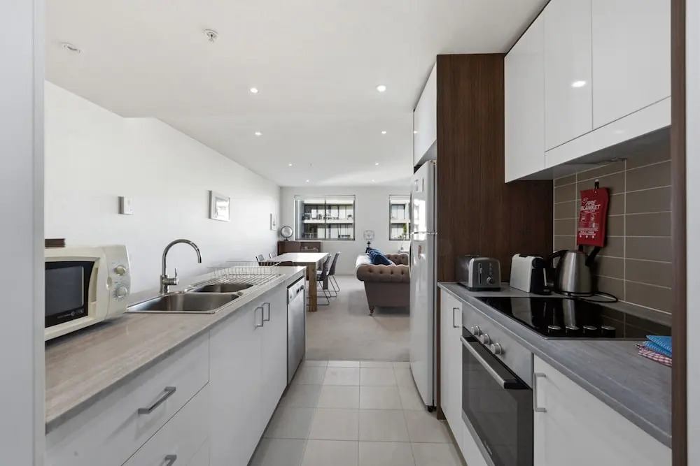 Charming 2BR Apartment Near Canberras Attractions