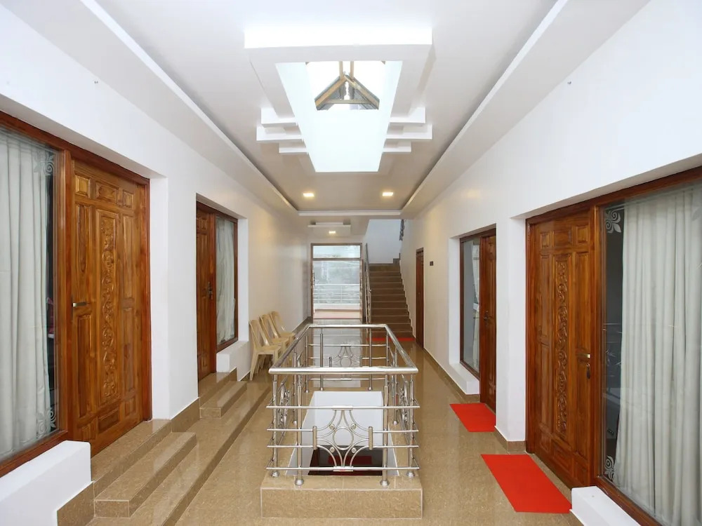 OYO 13607 Sri Akilambiga Residency
