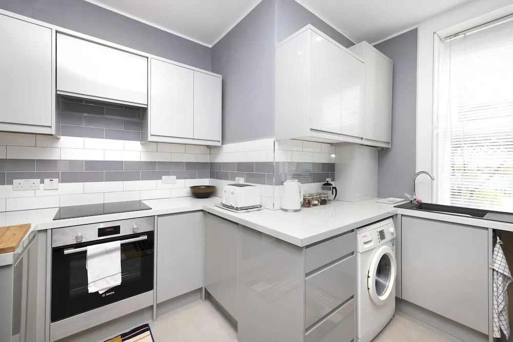 JOIVY Charming 1-Bed Ap Near Leith Links W/ Patio