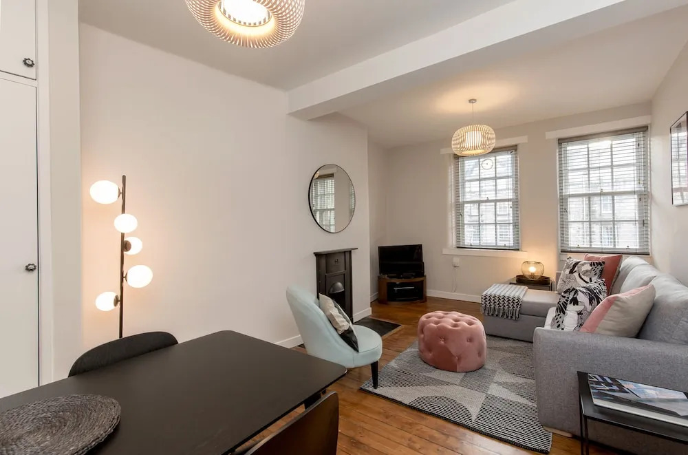 Unique & Stylish Grassmarket Apt - Close to Castle