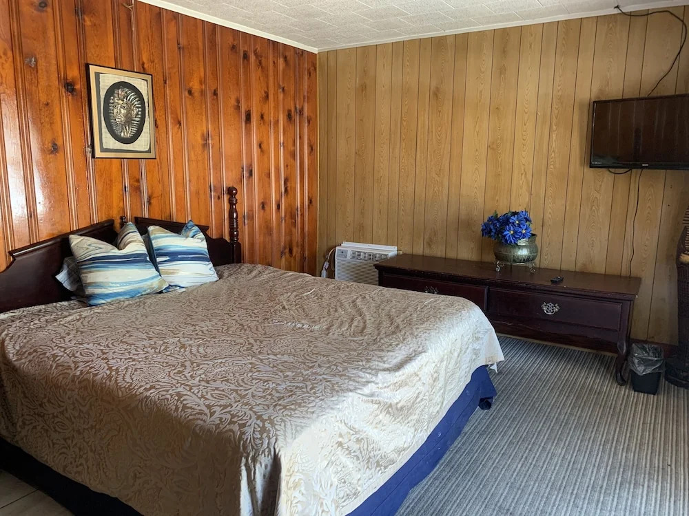 Colonial Inn