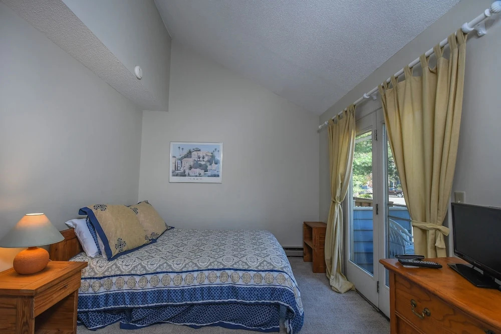 Villages of the Wisp Lakeview Court 2 Bedroom Townhome #13