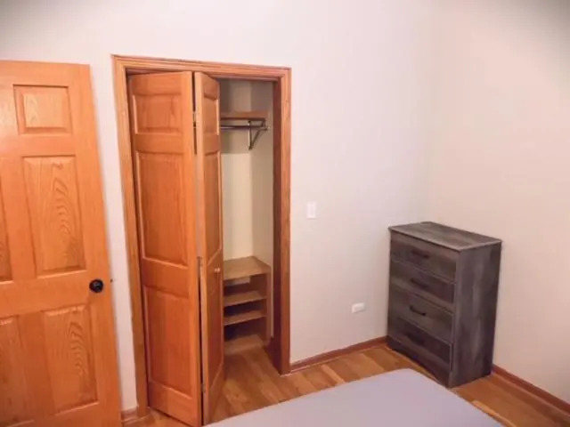 3BD/2BA in Historic Hyde Park Neighborhood w/ Parking Near University of Chicago