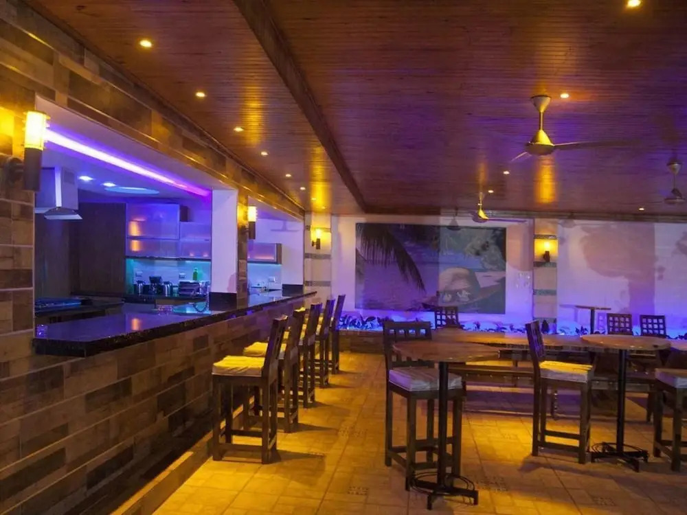 Luxury 14 Bedroom Villa Walking to Clubs/beaches!