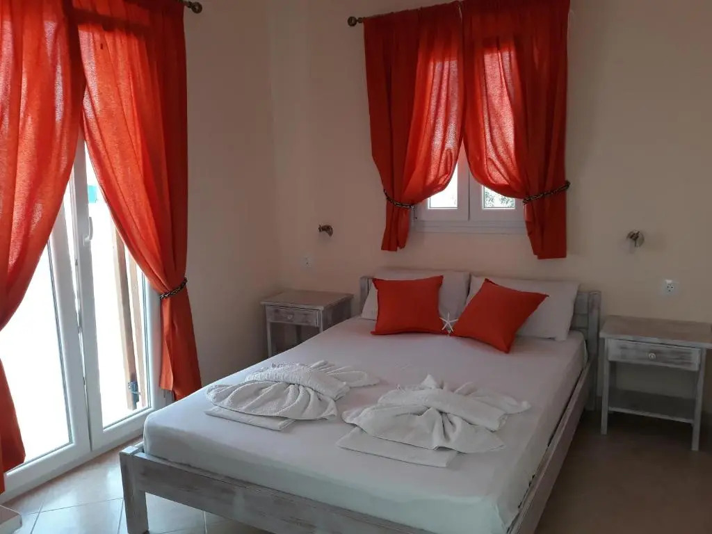 Elenis Rooms
