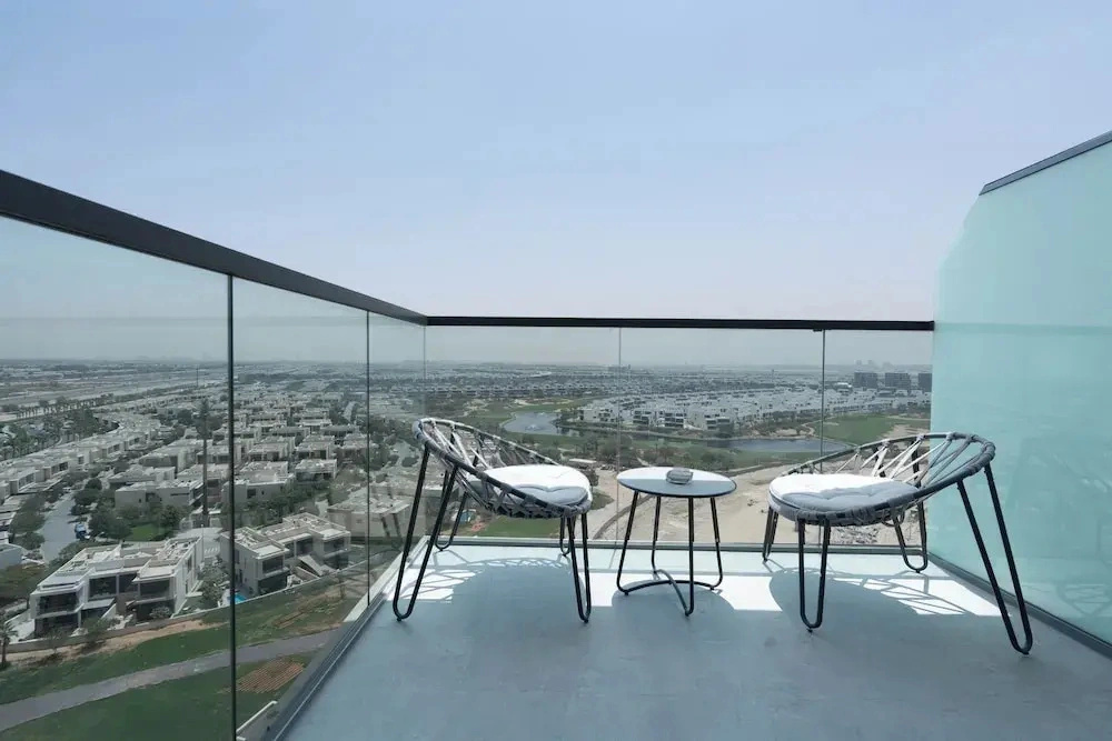 Апартаменты KeyRock Golf Gate | Stylish Retreat + Pool & Gym