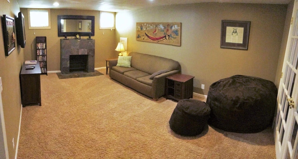 Downtown 5-Bedroom Home with a Hot Tub
