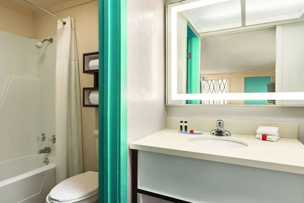Dover Inn & Suites