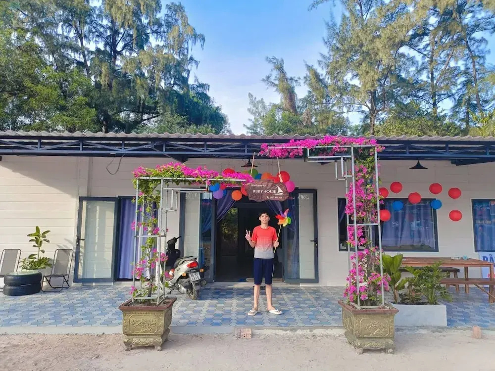 Ruby House, 3 Bedroom Apartment, beachside