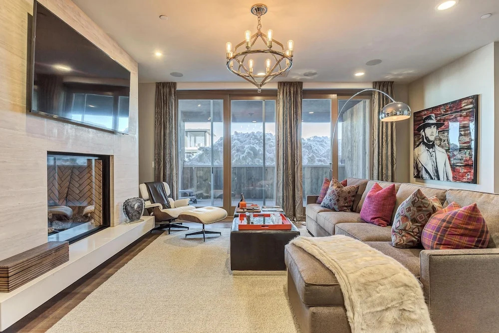 Three Bedroom Penthouse 3 Apartment Hotel by RedAwning