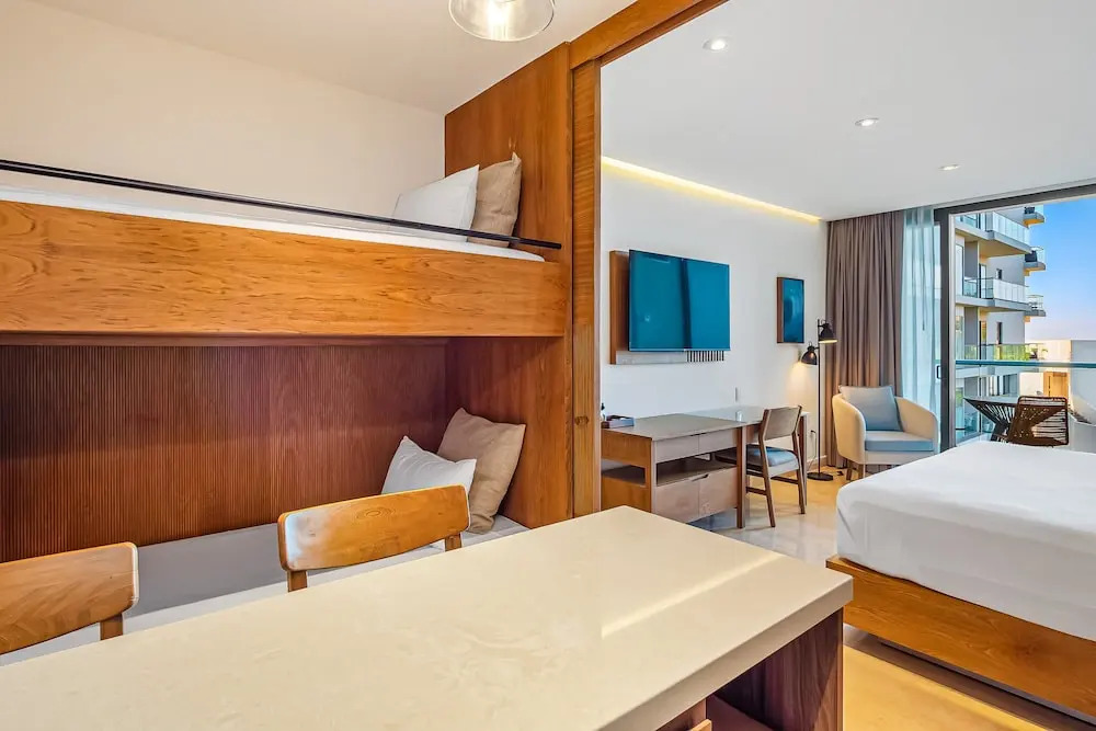 Cozy Oceanview Loft With Panoramic Views, Outdoor Pool & Fitness Room