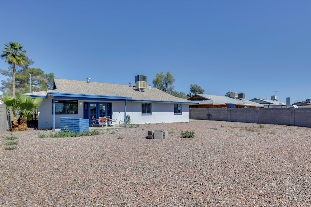 Near Innovation Corridor: Phoenix Home w/ Patio