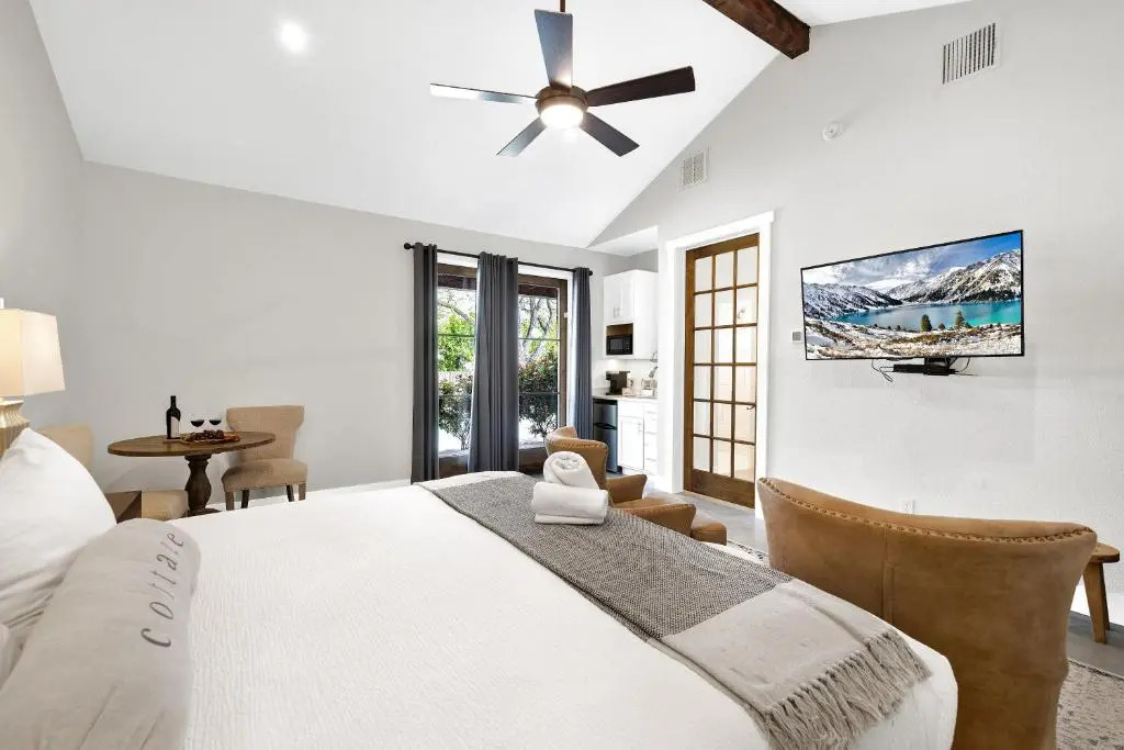 Schubert Inn Suite-b Pool Grill Walk to Main