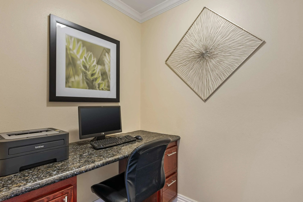 Best Western Pineywoods Inn