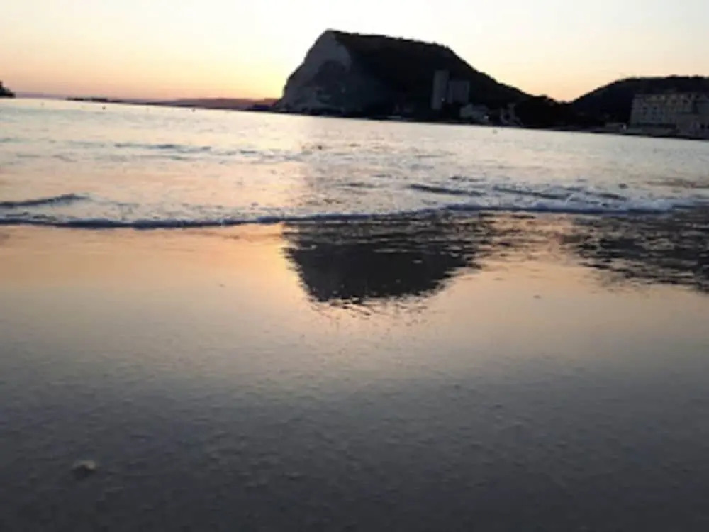 Stunning Beach Apart-sleeps 5! Pool & Sea Views!