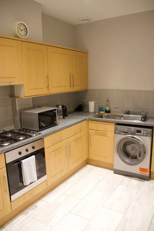 2 Bedroom Flat Off Leith Walk