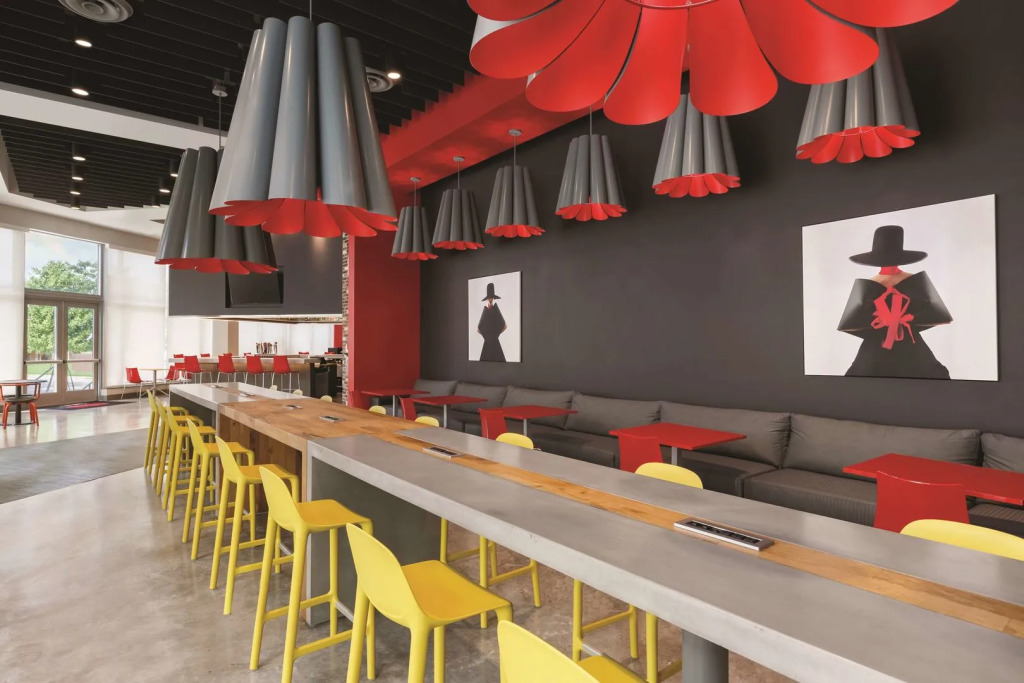 Kompose Boutique Miami Airport