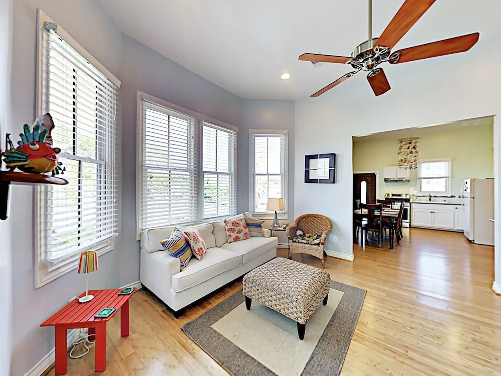 Renovated Historical - 2 Br Apts