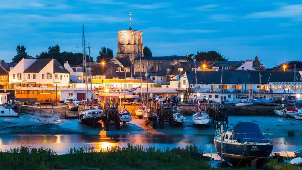 Riverside Townhouse, Only 20 Minutes from Brighton and Worthing