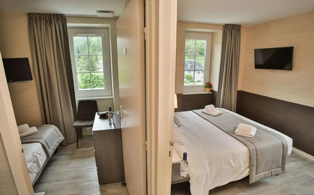 LOGIS HOTEL LHÔTEL DES BAINS - Salles-la-Source