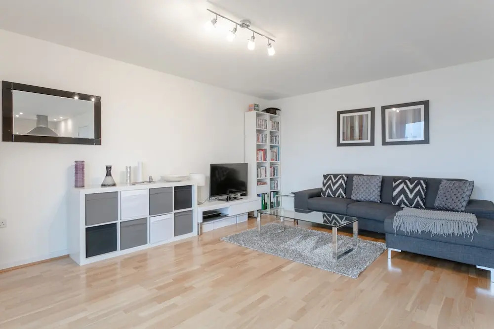 Modern 1 Bedroom Flat in Shadwell With Balcony
