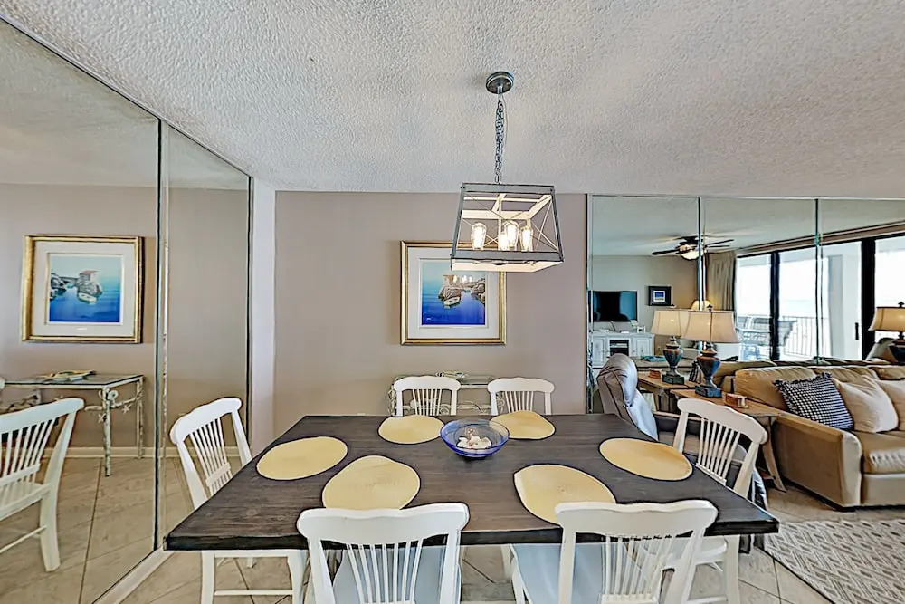 Sun-soaked Beachfront With Pools & Hot Tub 3 Bedroom Condo