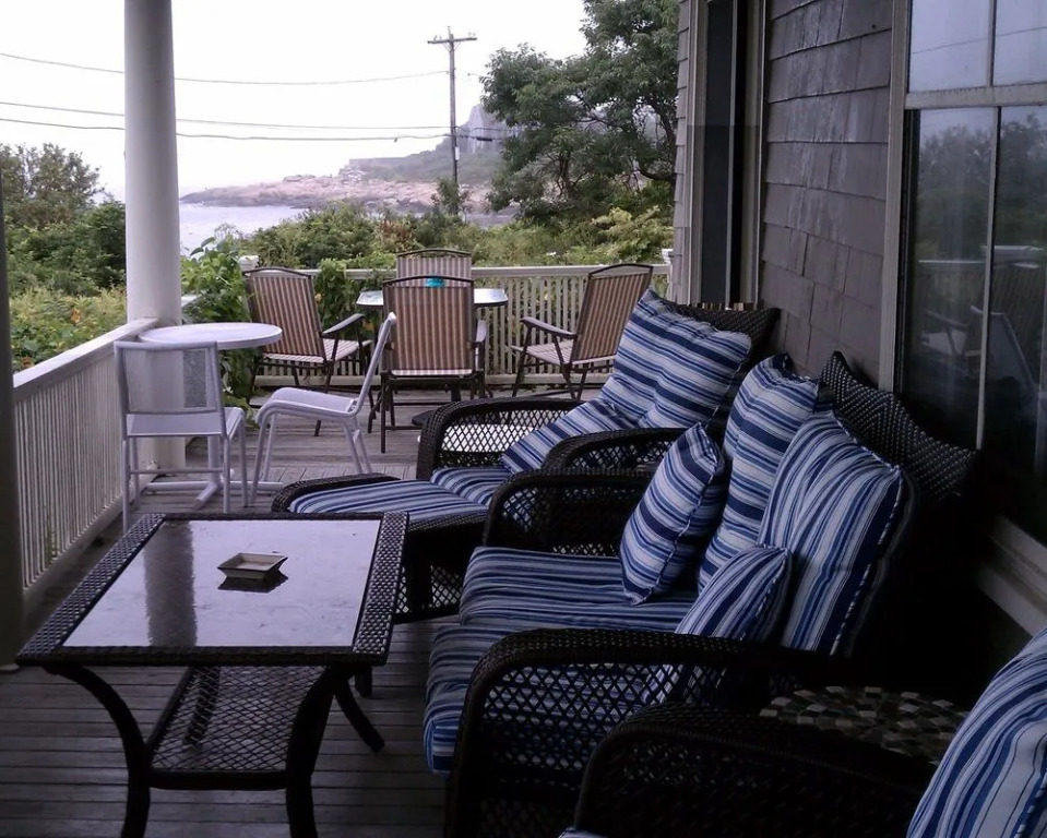 Seafarer Inn