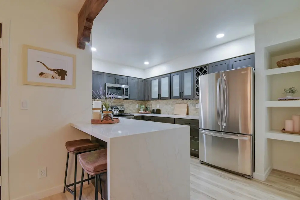4 Mi to Old Town! Extended Desert Escape w/ Pool