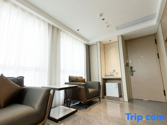 Taizhou Grand Hotel (Jiaxing South Lake Railway Station)