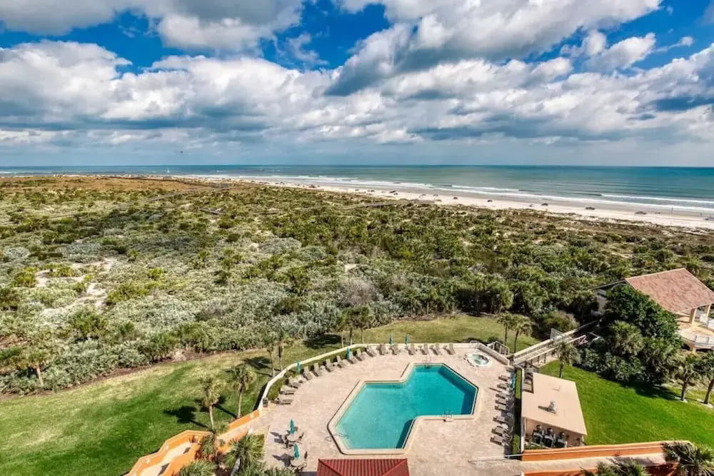 New Smyrna Beachfront Modern 9th Floor Condo Pool Hot Tub