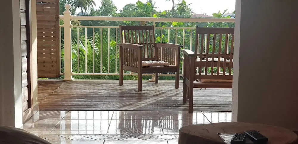 Apartment with One Bedroom in Le Gosier, with Wonderful Mountain View, Enclosed Garden And Wifi - 3 Km From the Beach