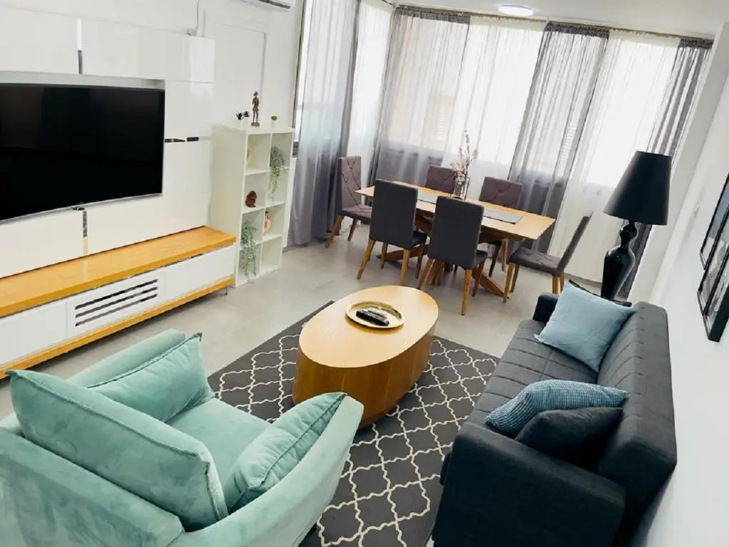 Beautiful apartment on the beach in Bat yam