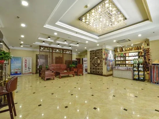 Dunhuang Binhe International Hotel (Dunhuang Night Market & Dunhuang Bookstore)