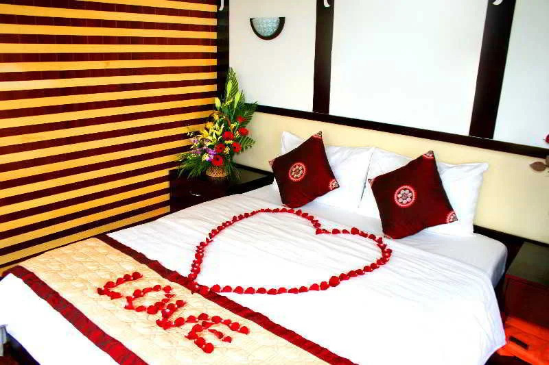Halong Aurora Cruises