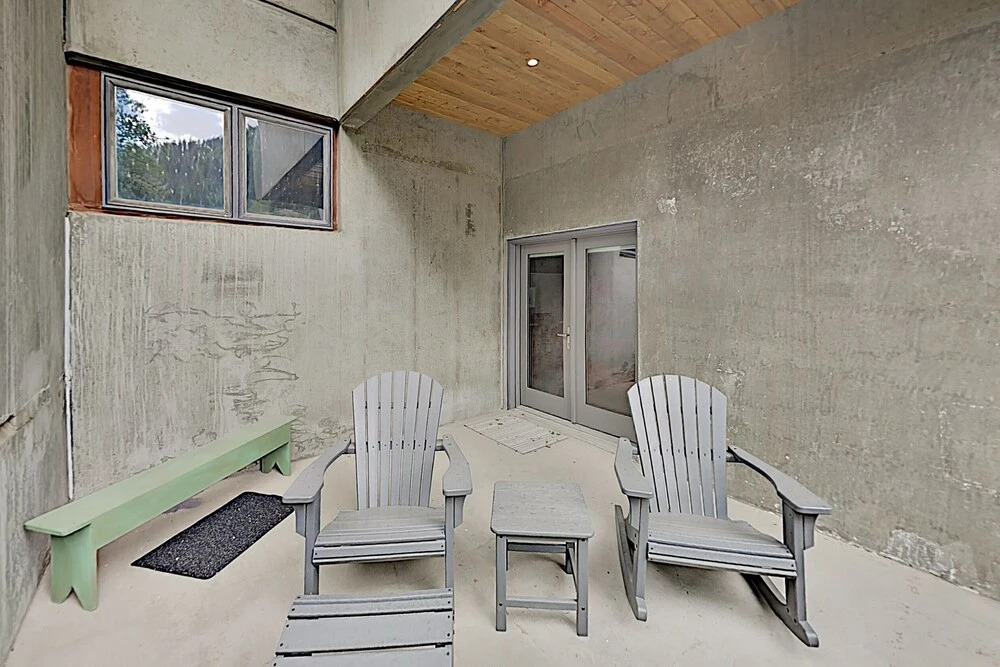 15tru1zs 2 Bedroom Condo