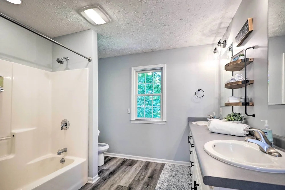 Beulah Family Home ~ 2 Mi to Dtwn + Beach!