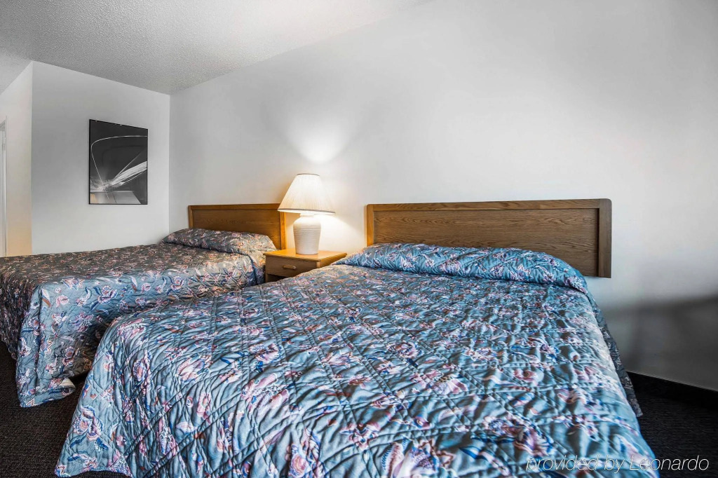 Rodeway Inn & Suites