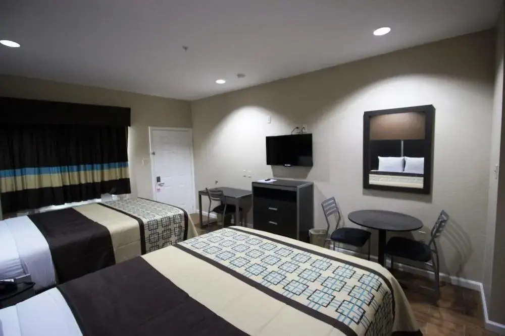 Scottish Inn & Suites