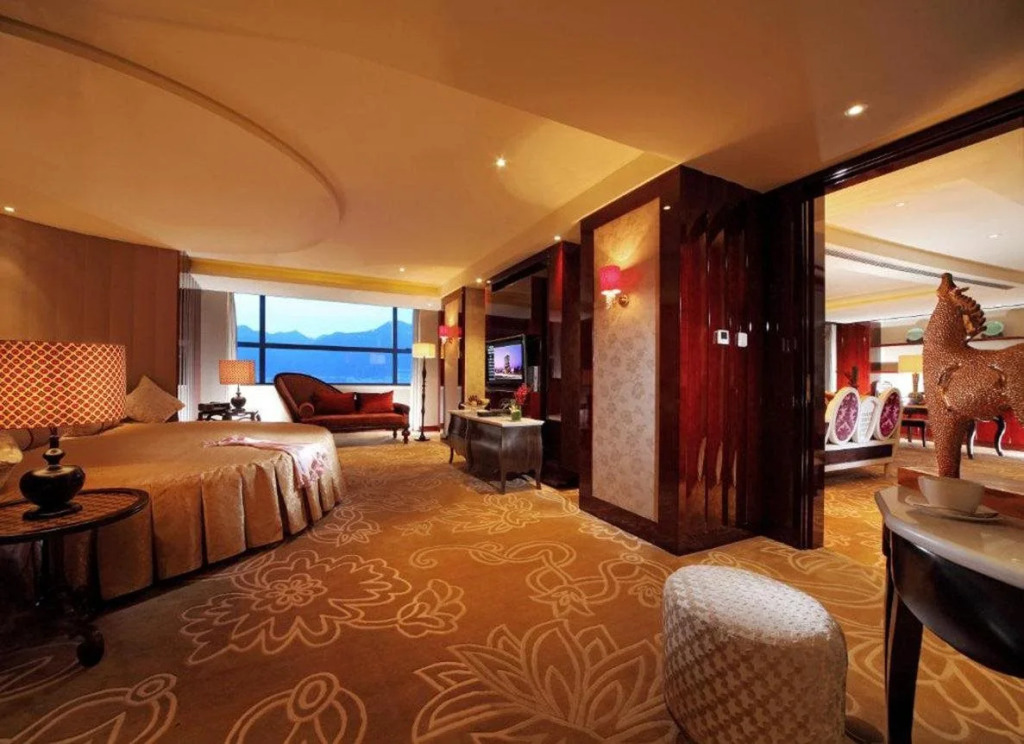 Huaqiao New Century Grand Hotel