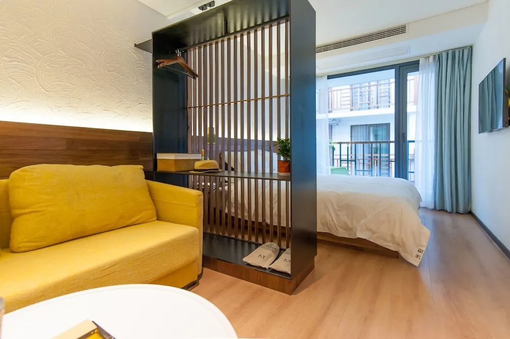 Hangzhou Backlighting Inn