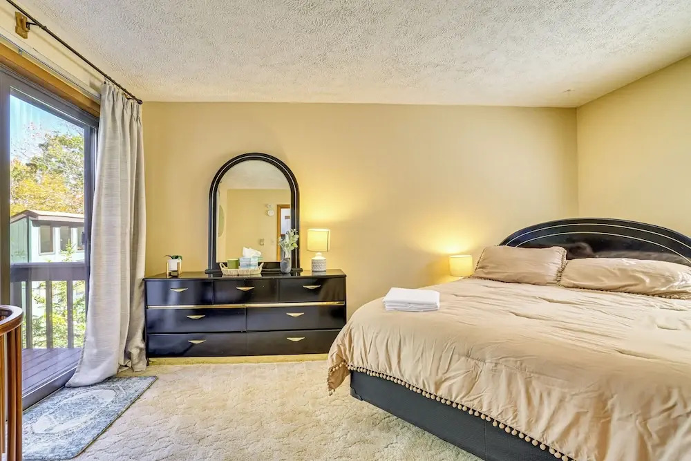Walk to Beach: Arrowhead Lake Home