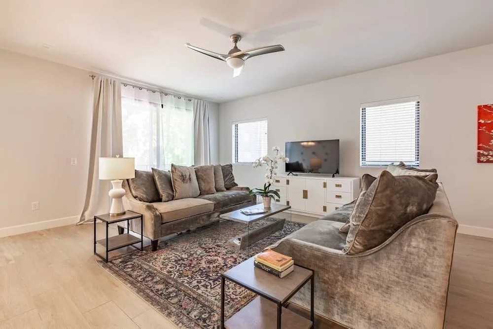 City Luxury Oasis! 3 Level Condo With 360 Roof!