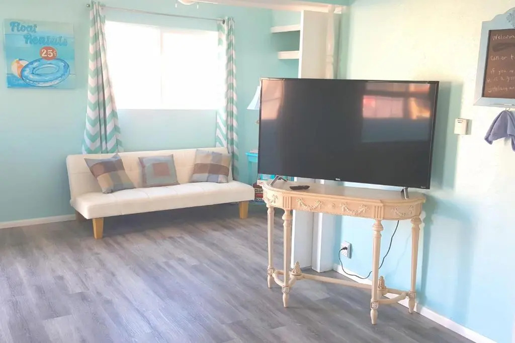 Short walk to beach 3 br 2 bath restored 1935 home