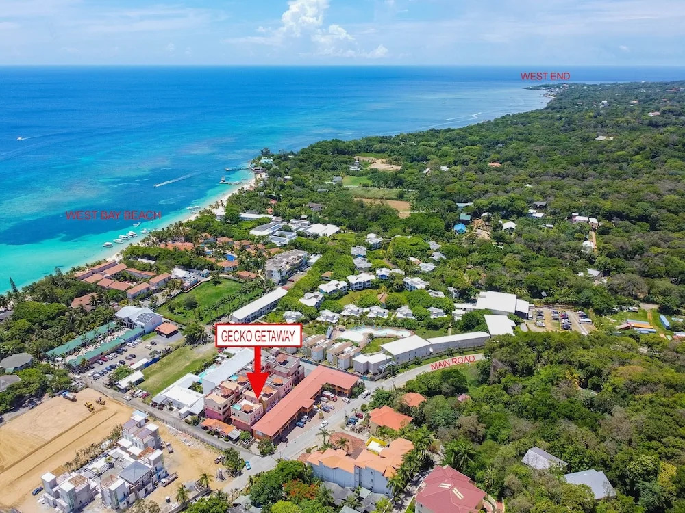 Gecko Getaway 2 Bedroom Condo by RedAwning