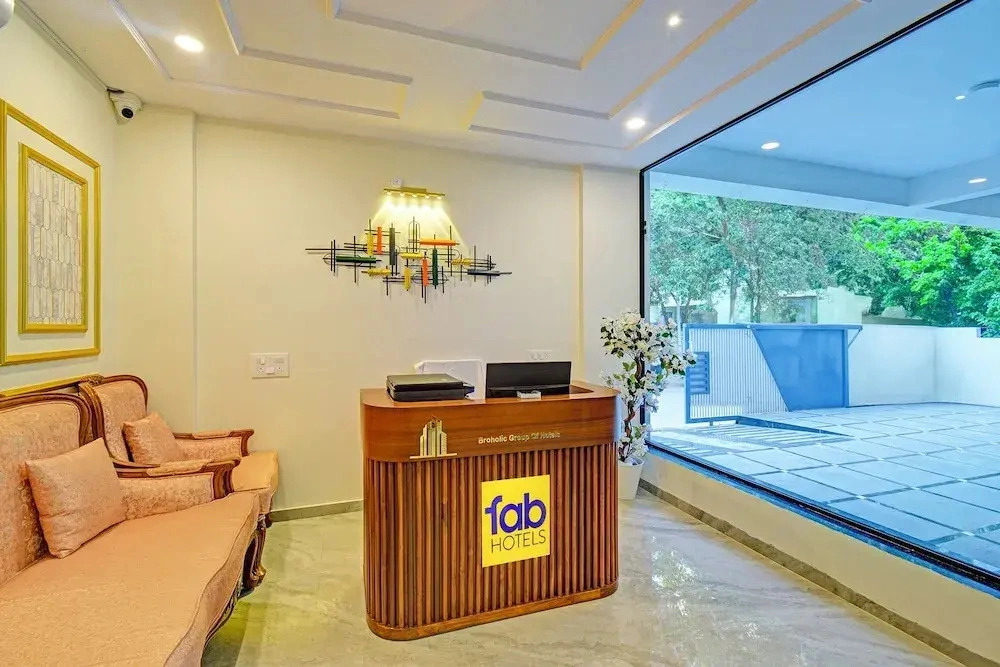 Fabhotel Broholic Stay Inn