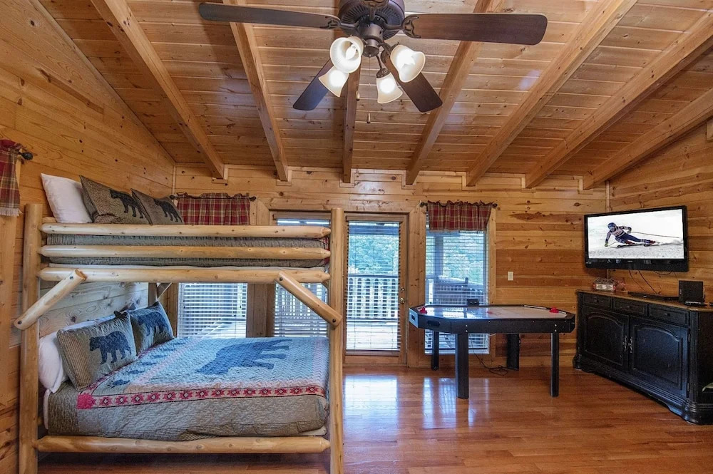 Er 244 â Black Hawk Hideaway Great Location â Close To Town! 2 Bedroom Cabin by RedAwning