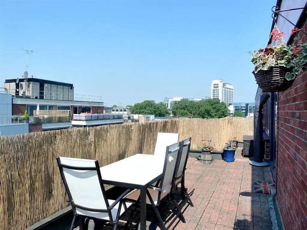 W1 Penthouse w Terrace